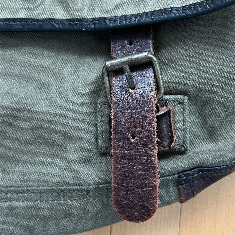 💼J.Crew Green Canvas Fabric & Brown Leather Adjustable Strap Messenger Bag
